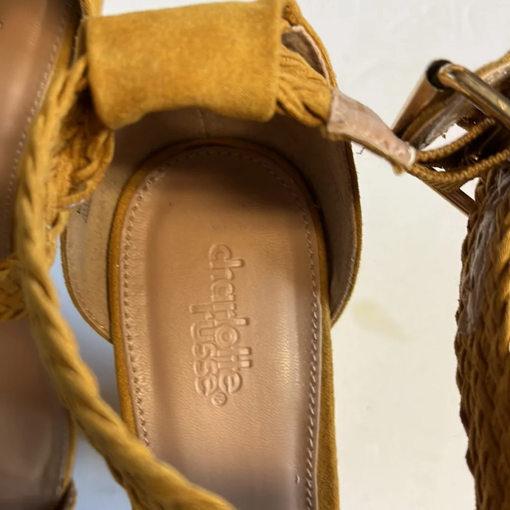 Mustard colored heels - Picture 2 of 7